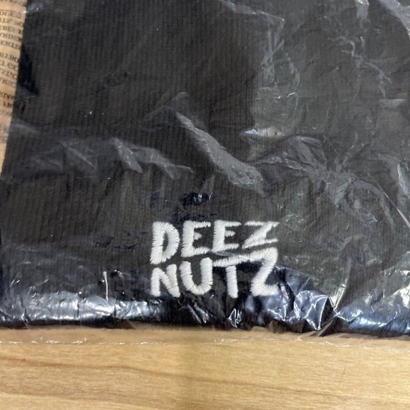 Feastables Mr Beast DEEZ NUTZ Beanie Hat Limited Edition Logo New In Packaging - Picture 2 of 4